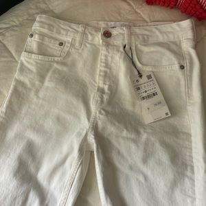 Zara Size US 6 Women’s White Ankle Length Jeans.